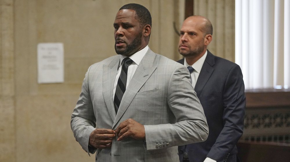 R Kelly accuser to give key testimony on trial-fixing charge thumbnail